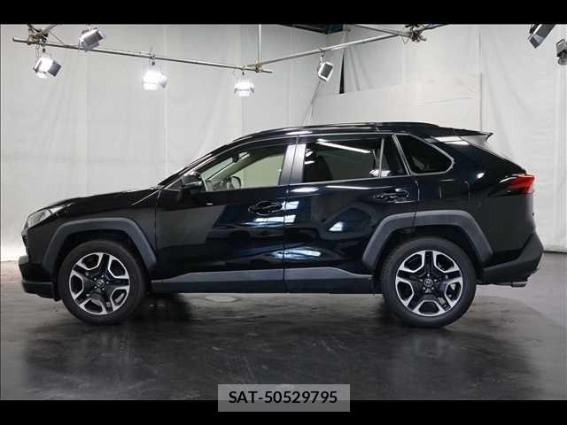 Toyota RAV4 2019-07 8132057-14