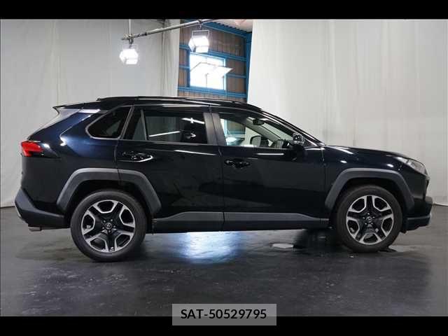 Toyota RAV4 2019-07 8132057-15