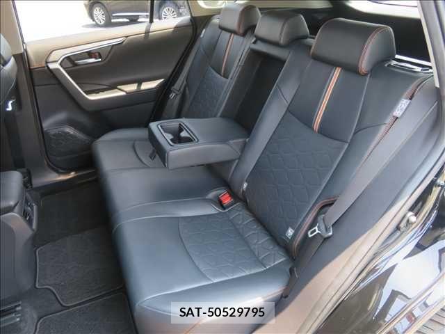 Toyota RAV4 2019-07 8132057-17
