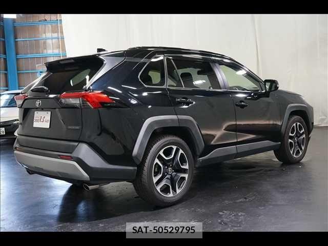 Toyota RAV4 2019-07 8132057-8