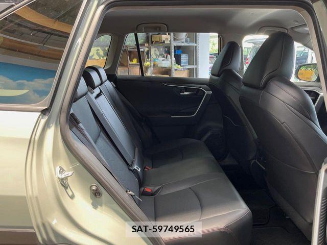Toyota RAV4 2023-09 8132052-8