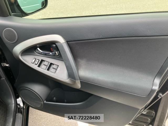 Toyota RAV4 2012-02 8132062-10