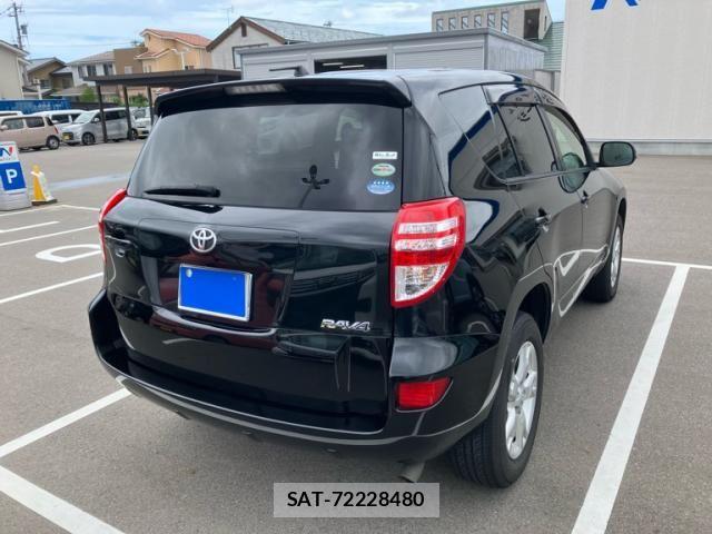 Toyota RAV4 2012-02 8132062-2