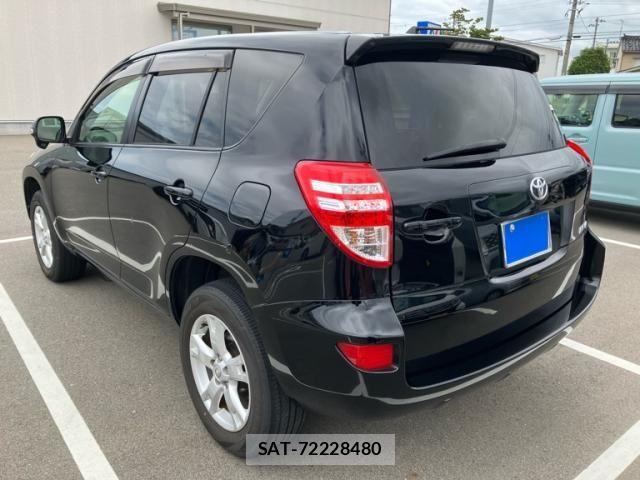 Toyota RAV4 2012-02 8132062-3
