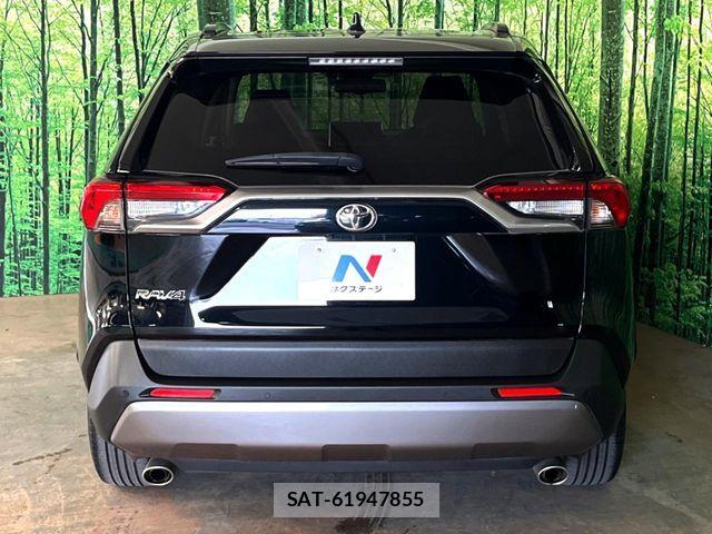 Toyota RAV4 2021-06 8132056-14