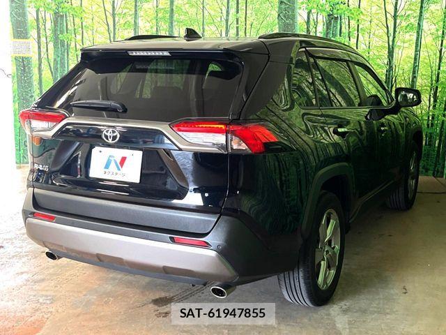 Toyota RAV4 2021-06 8132056-16