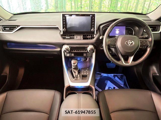 Toyota RAV4 2021-06 8132056-1
