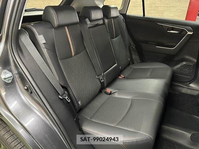Toyota RAV4 2023-03 8146540-9