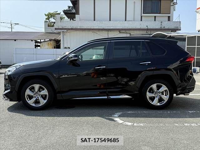 Toyota RAV4 2021-06 8146555-10