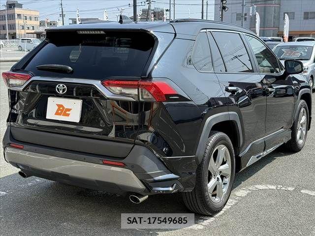 Toyota RAV4 2021-06 8146555-12
