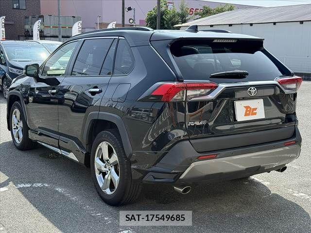 Toyota RAV4 2021-06 8146555-14
