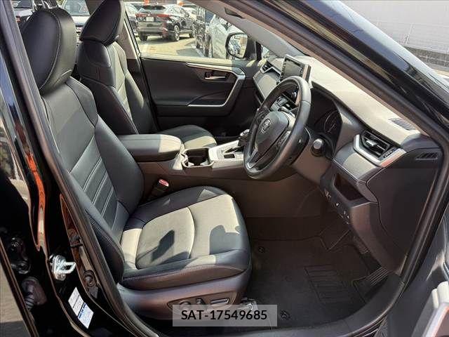 Toyota RAV4 2021-06 8146555-15