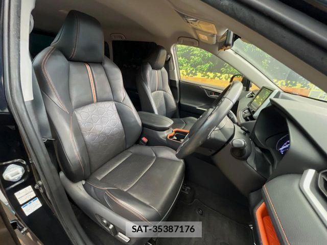 Toyota RAV4 2019-05 8209819-10