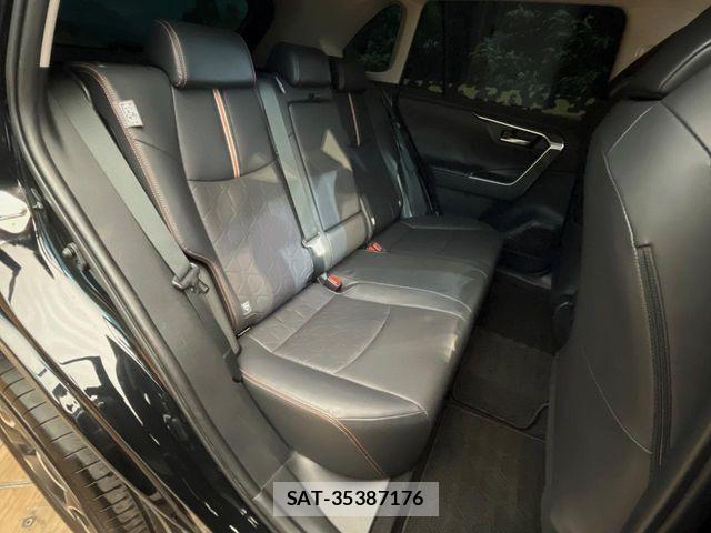 Toyota RAV4 2019-05 8209819-11