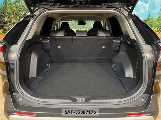 Toyota RAV4 2019-05 8209819-12