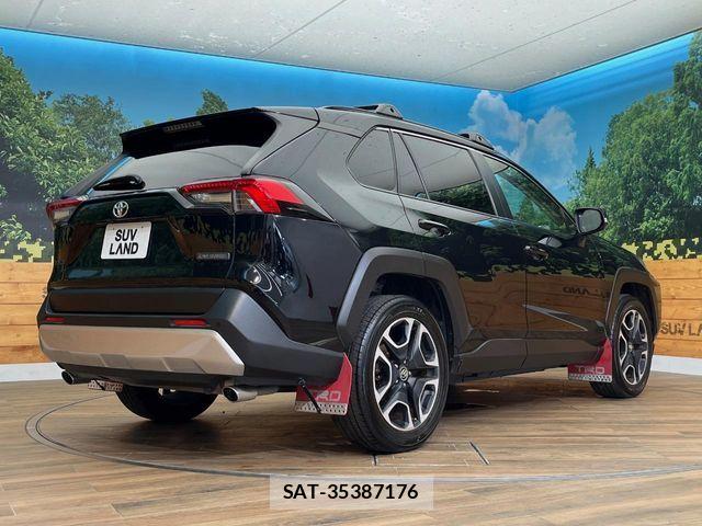 Toyota RAV4 2019-05 8209819-18