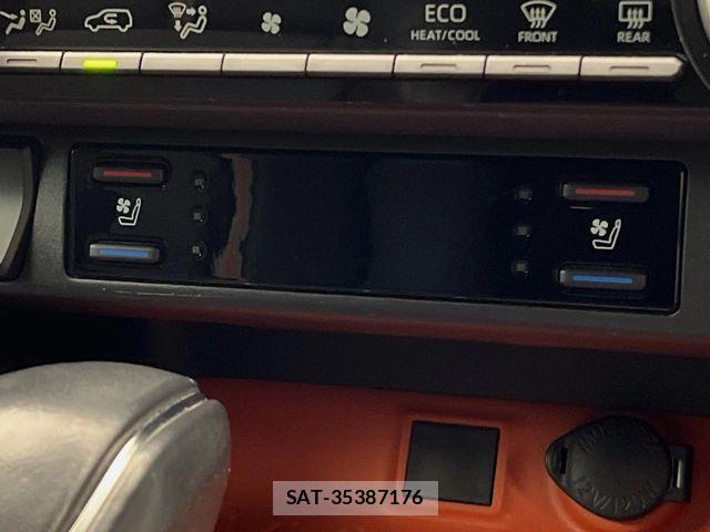 Toyota RAV4 2019-05 8209819-4