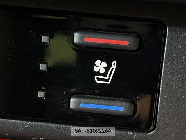 Toyota RAV4 2021-08 8209795-4