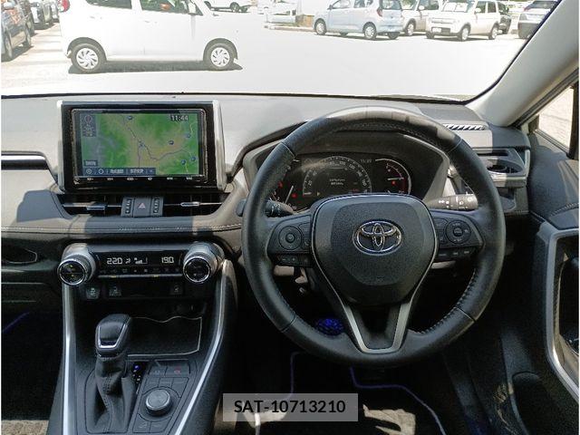 Toyota RAV4 2021-03 8209812-11