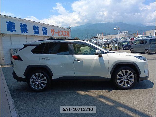 Toyota RAV4 2021-03 8209812-3