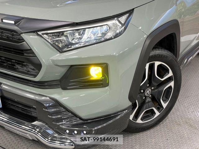 Toyota RAV4 2020-04 8209805-9