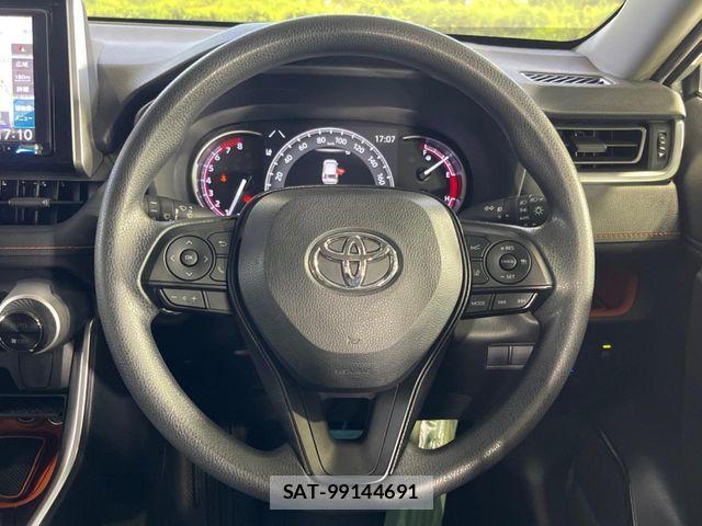 Toyota RAV4 2020-04 8209805-8