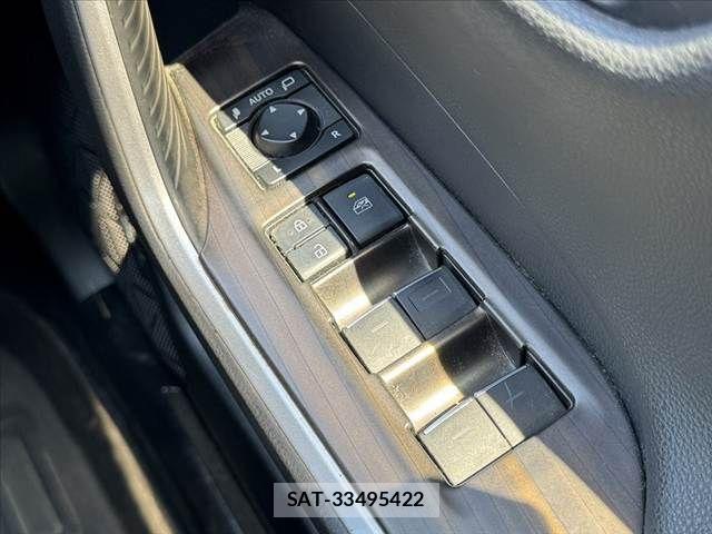 Toyota RAV4 2019-07 8209810-24