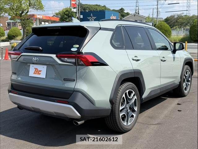 Toyota RAV4 2020-03 8209821-12
