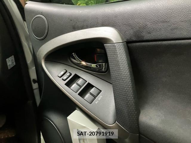 Toyota RAV4 2011-07 8209822-8
