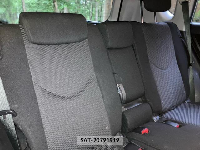 Toyota RAV4 2011-07 8209822-12