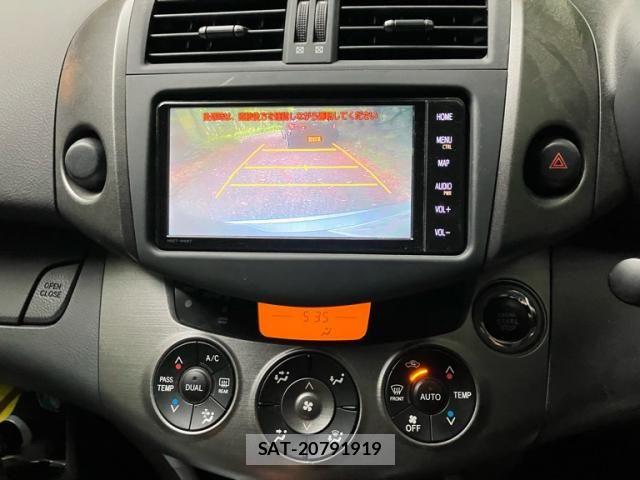 Toyota RAV4 2011-07 8209822-17