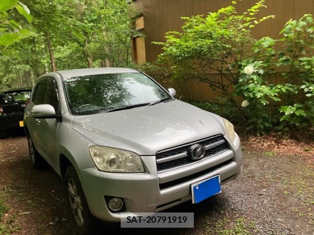 Toyota RAV4 2011-07 8209822-1