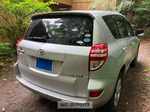 Toyota RAV4 2011-07 8209822-6