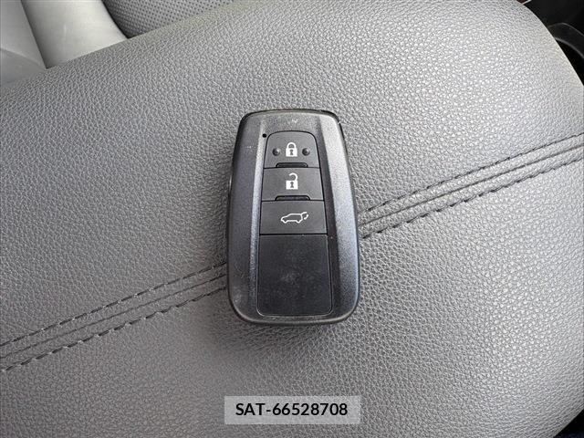 Toyota RAV4 2022-09 8209799-28