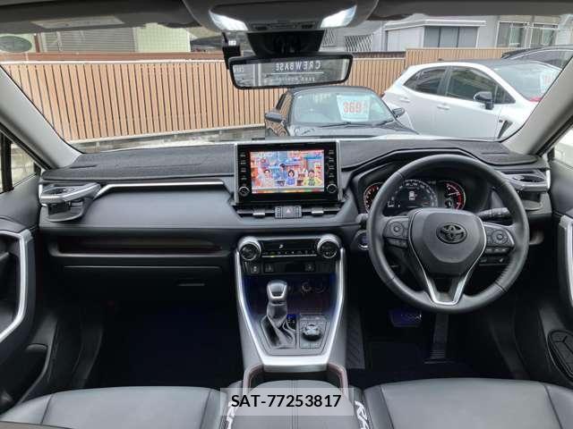 Toyota RAV4 2021-07 8209802-1