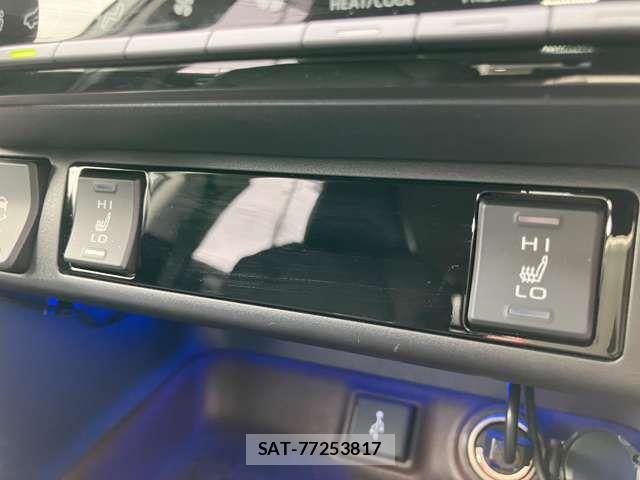 Toyota RAV4 2021-07 8209802-19