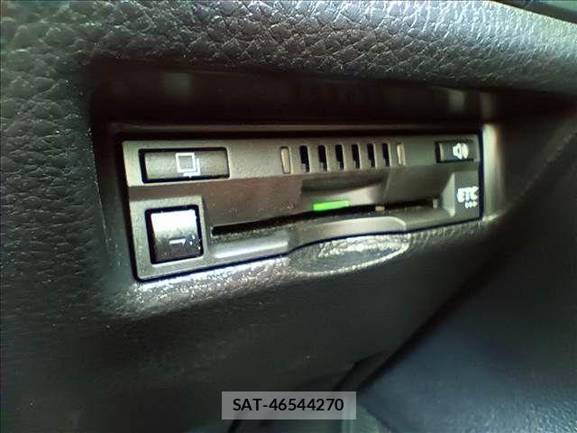 Toyota RAV4 2021-04 8209816-15