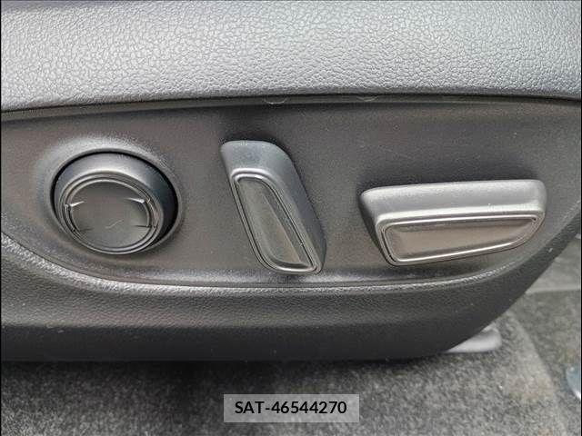 Toyota RAV4 2021-04 8209816-16