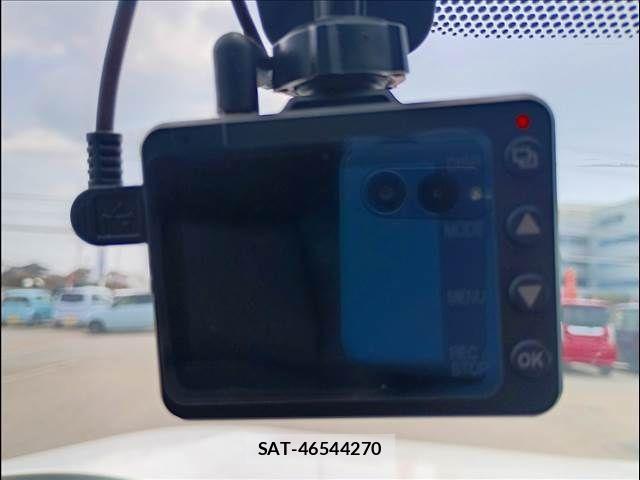 Toyota RAV4 2021-04 8209816-18