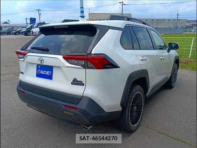 Toyota RAV4 2021-04 8209816-2