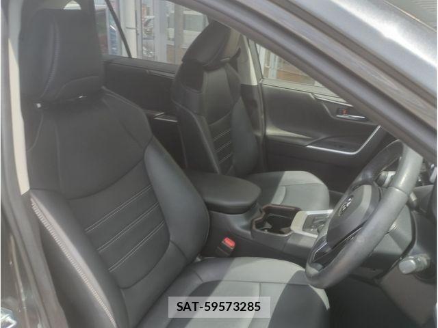 Toyota RAV4 2021-06 8231582-1