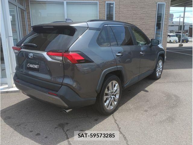 Toyota RAV4 2021-06 8231582-2