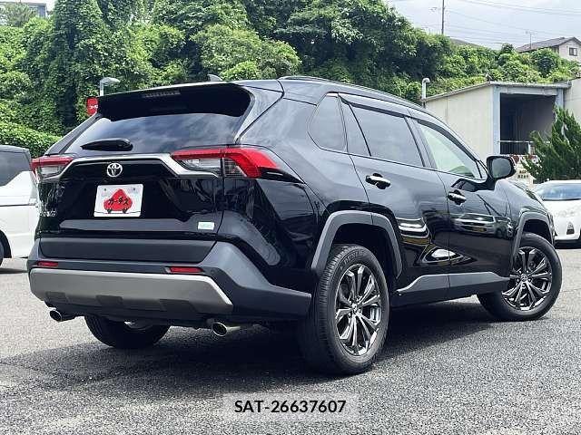 Toyota RAV4 2023-05 8231579-2
