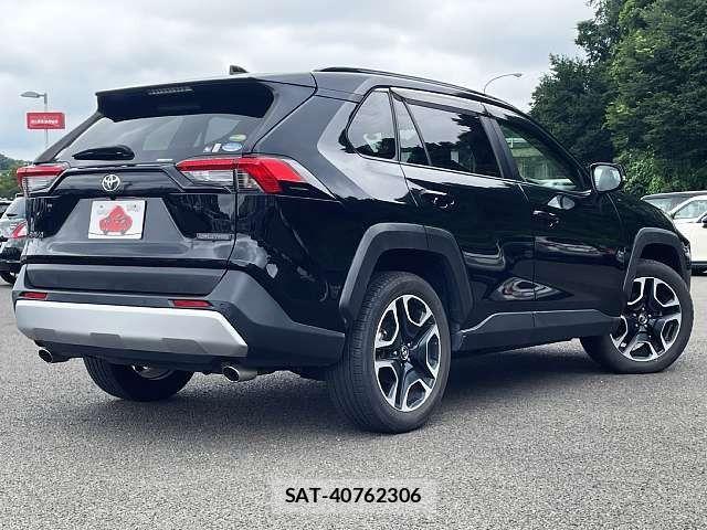Toyota RAV4 2019-07 8231581-2