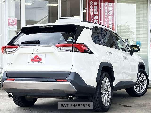Toyota RAV4 2021-01 8246499-2