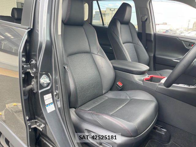 Toyota RAV4 2022-08 8316663-11