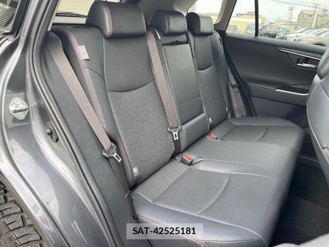 Toyota RAV4 2022-08 8316663-12
