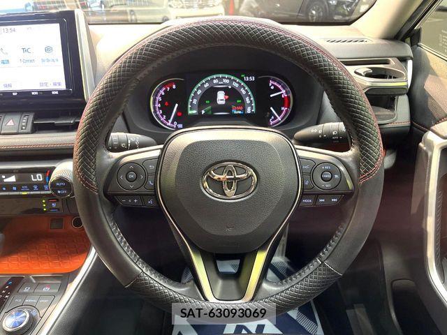 Toyota RAV4 2021-04 8316674-10