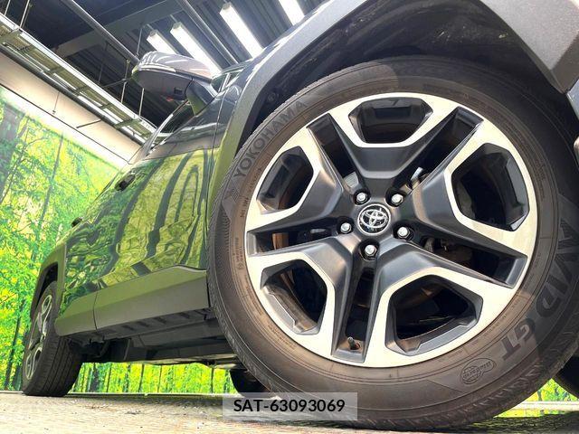Toyota RAV4 2021-04 8316674-12