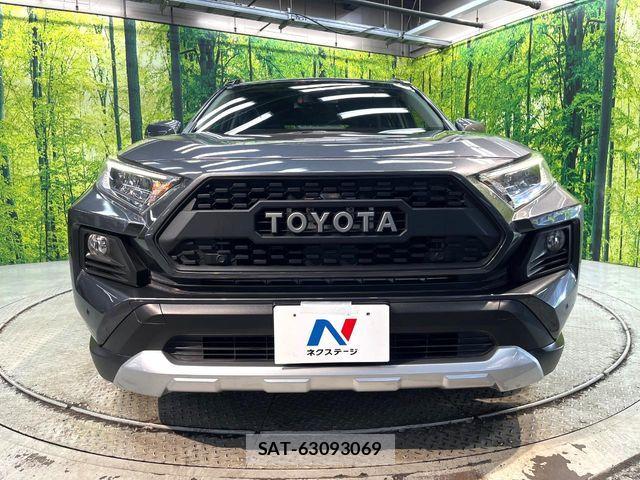 Toyota RAV4 2021-04 8316674-13